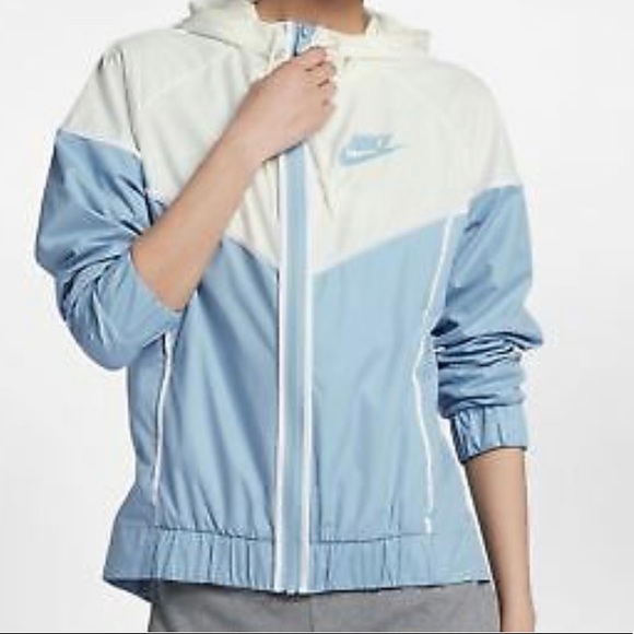 NIKE Women’s Windbreaker